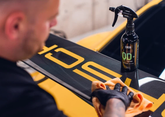 quick detailer qd+ do ppf podczas aplikacji